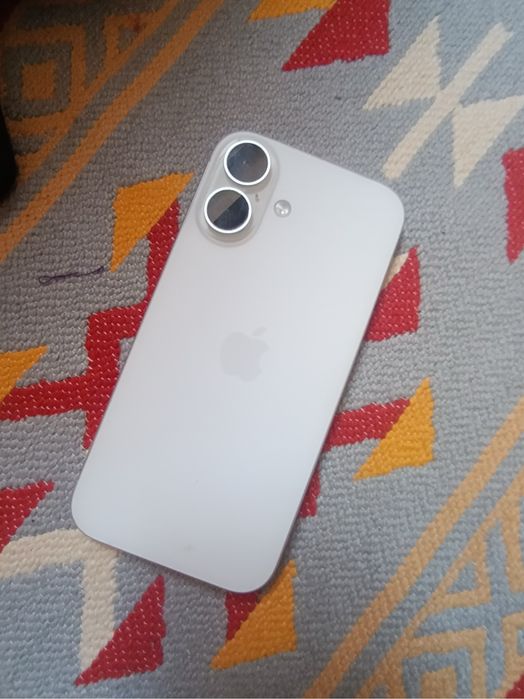 iPhone 16 128GB White — всё работает, 88%