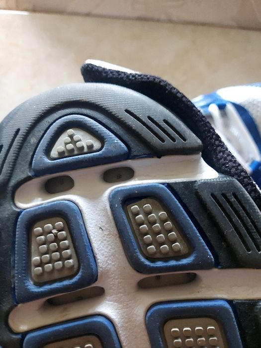 маратонки Adidas номер 48