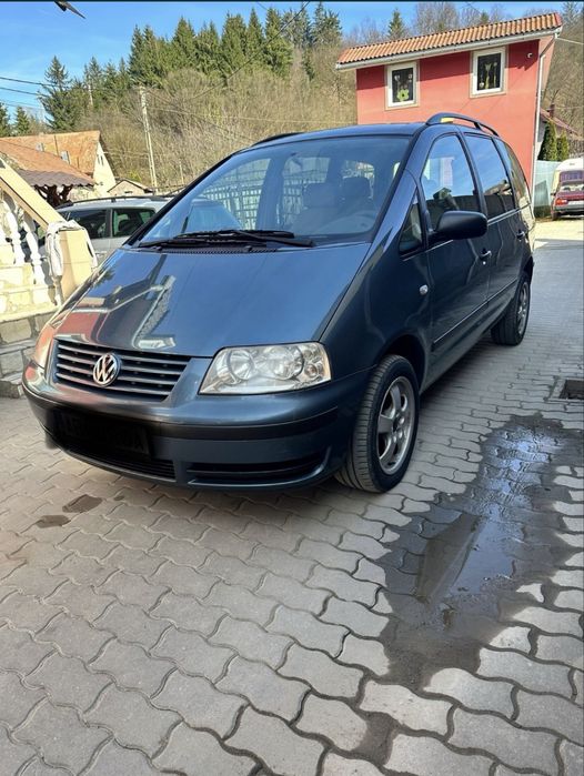 Vând volkswagen sharan