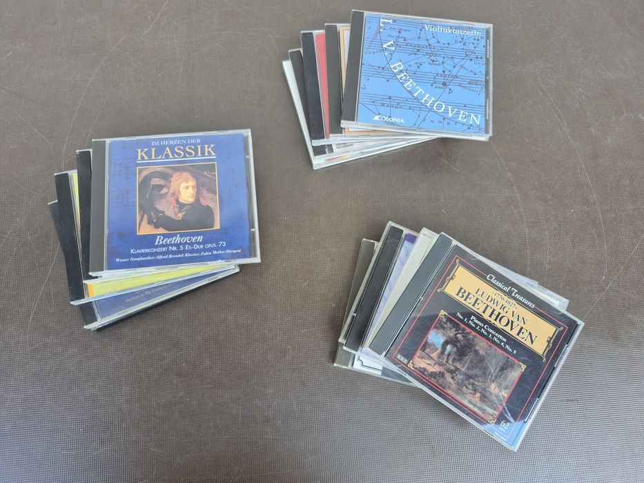 Vand 30 CD muzică clasică mixta de colectie