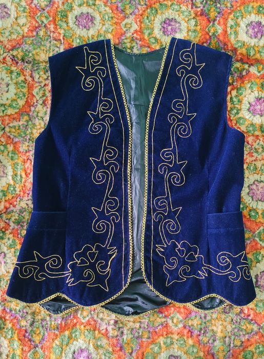 Жилеты по 2000 тенге