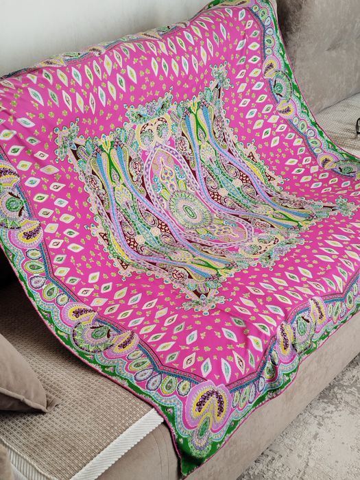 Женский,шелковый платок,оригинал.