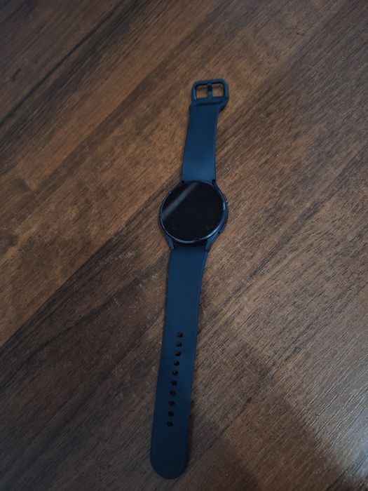 Samsung watch 4 в идеальном состоянии