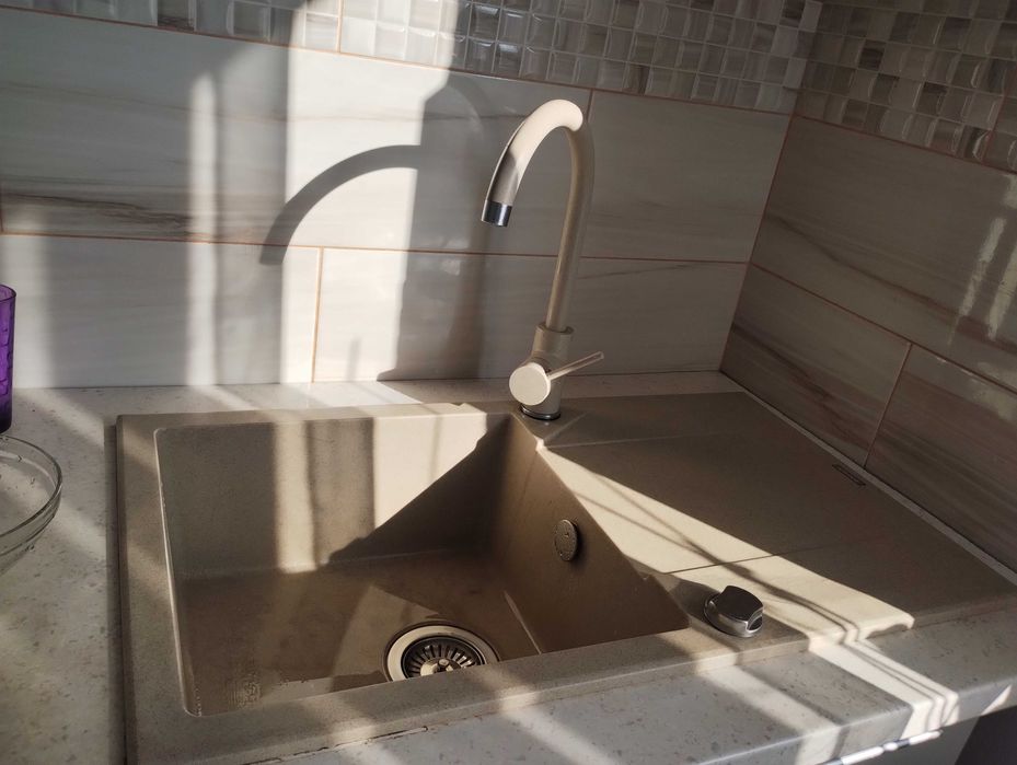 Vând chiuvetă din granit