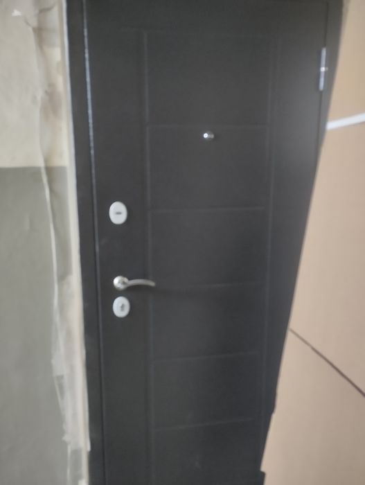 Входная дверь цвет белый