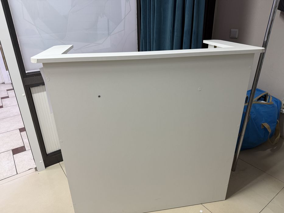 Ресепшен белого цвета