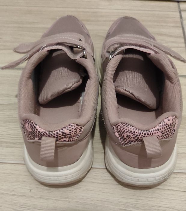 Кроссовки 35 размера на девочку