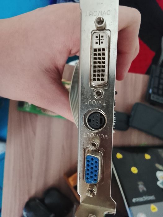 Продаю 2 не рабочих видеокарт