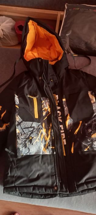 Продам детскую куртку