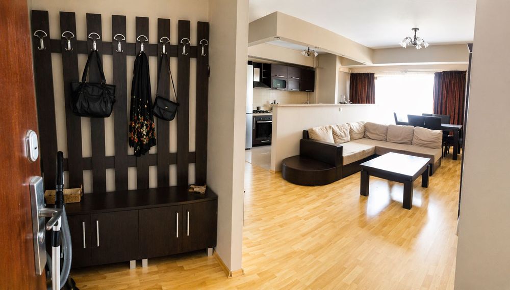 Apartament spațios cu 3 camere, 85 mp utili, complet mobilat, cu boxă și loc de parcare