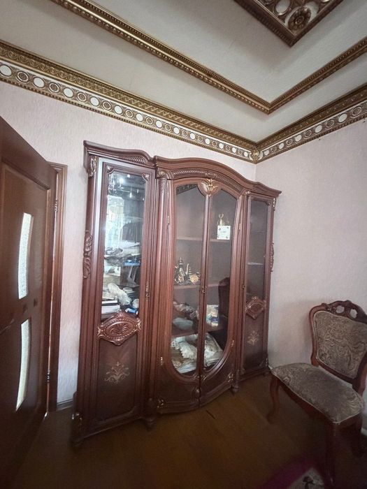 Сервант деревянный