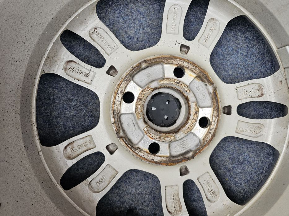 JanteAliaj 15''4x108FordFiestaFocusCauciucuriVaraAnvelopeVara195-55-15''