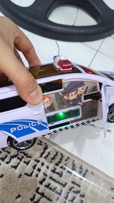 Машина детская в отличном состоянии