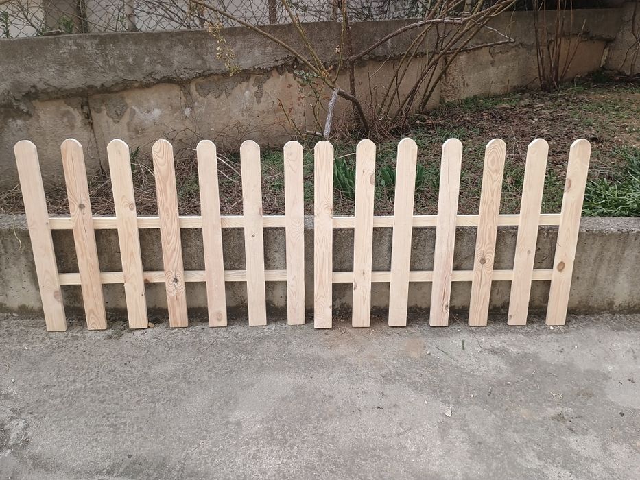 Продавам декоративна дървена ограда