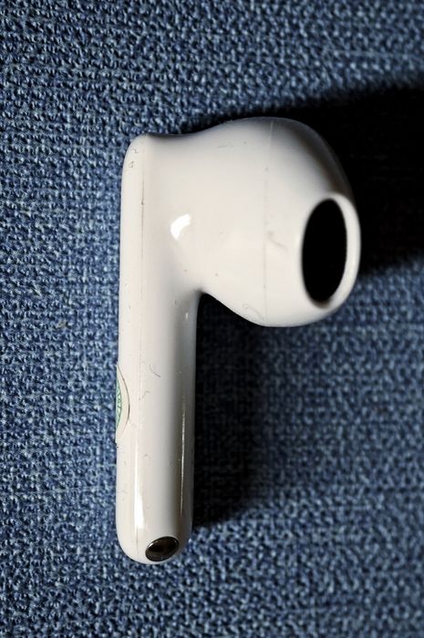 Правый наушник от Honor Earbuds X6