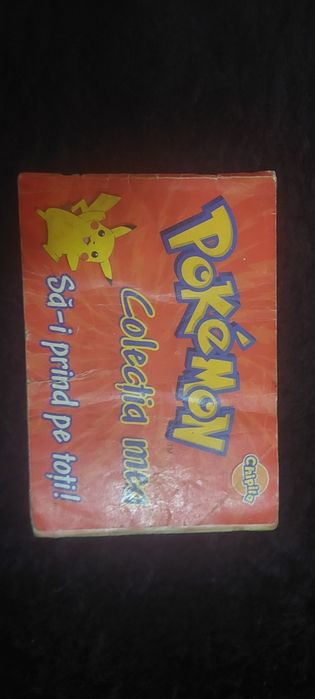 Album pokemon complet.