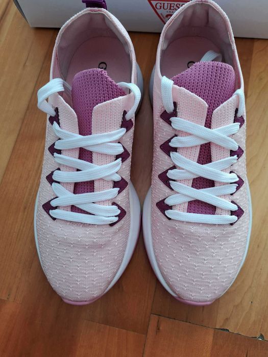 Нови спортни обукви, маратонки, сникърси Guess
