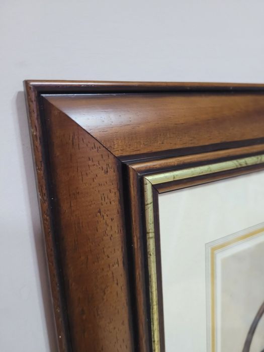 Картина в дървена рамка