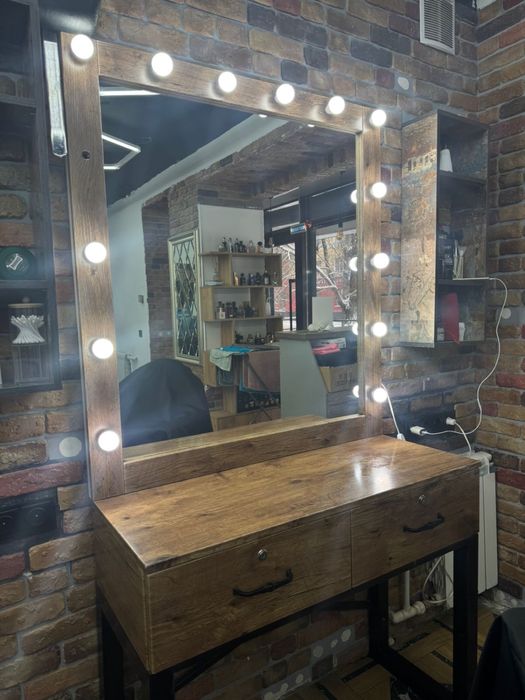 Продам Зеркала,Кресло,Шкаф