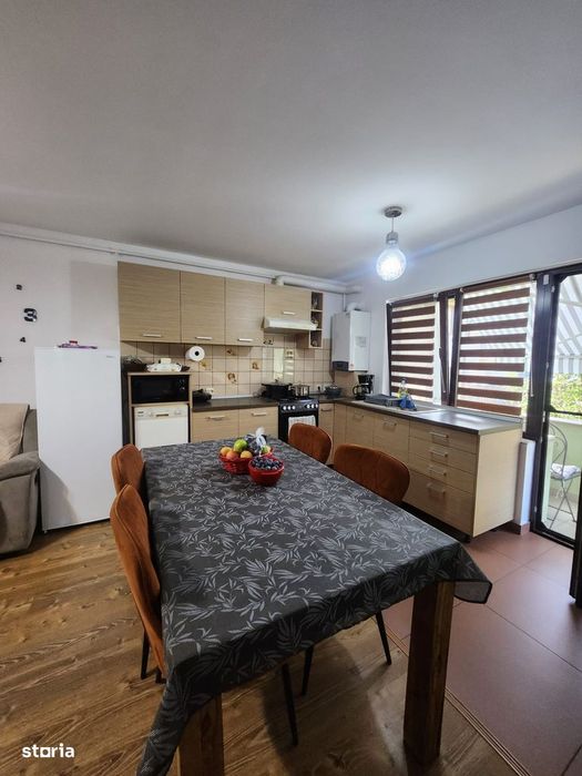 Apartament cu 3 camere, 61 mp, 2 balcoane, zona Florilor