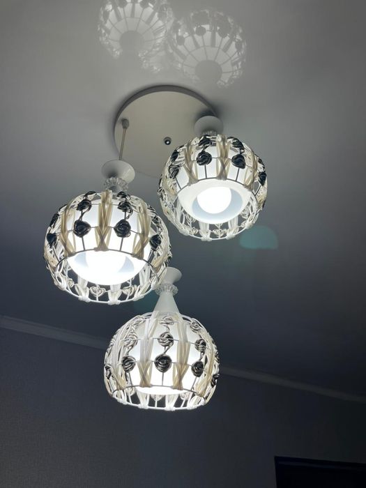 Срочно продам люстру