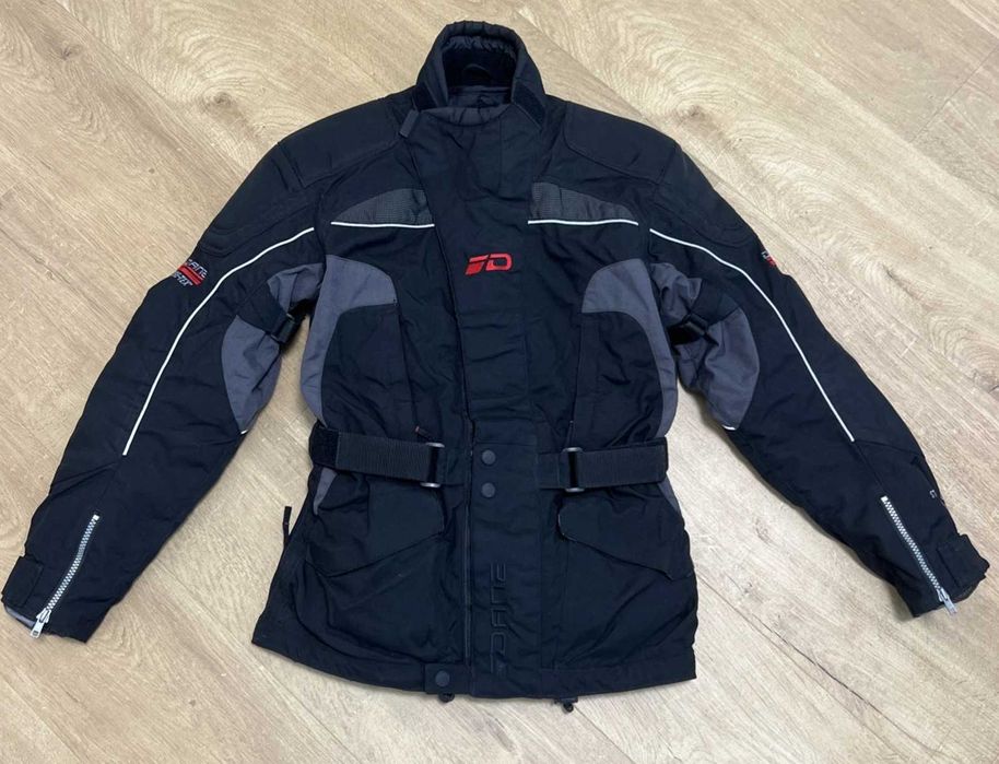 Isabel Marant North Face Dainese Dane Napapijri Peak Performance якета