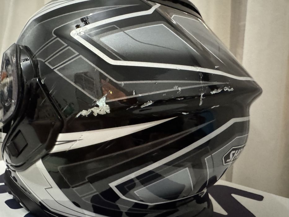 Casca SHOEI Neotec 3 flip-up + SENA SRL3 – mărimea M – ușor accidentată – 2500 lei