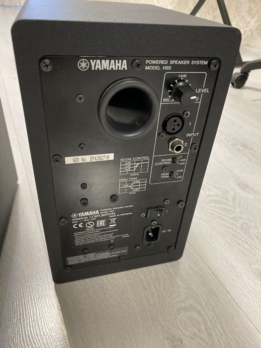 Продам студийные мониторы Yamaha HS5 (динамики)