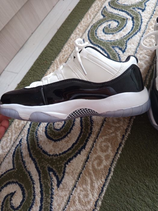 Красовки найк белые и чорные