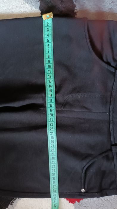 Vand pantaloni negri