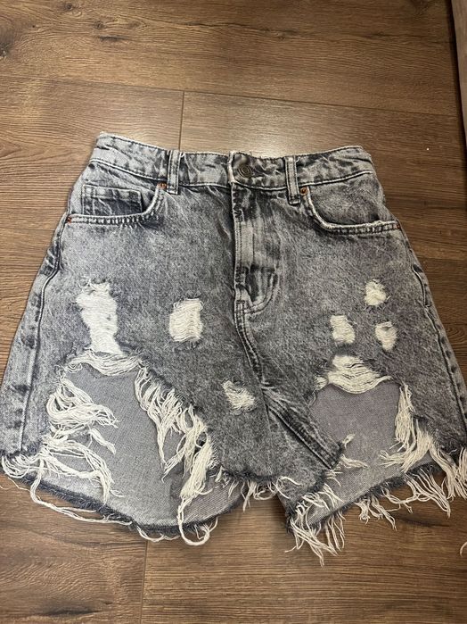 Къси панталони Zara, Bershka