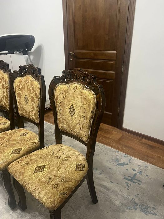 Стол со стульями