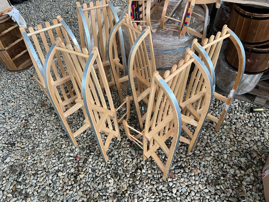 Sanie din lemn cu spatar