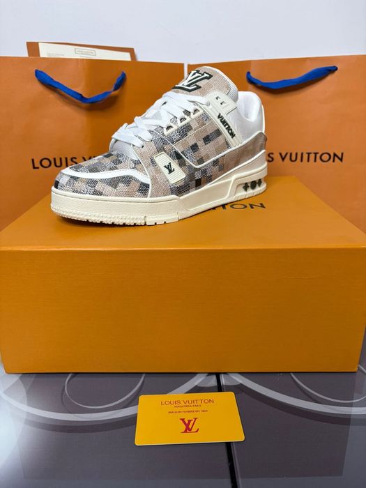 Adidasi Louis Vuiiton