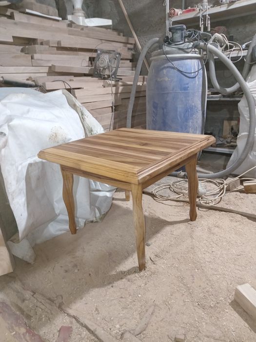 Продам стол журнальный