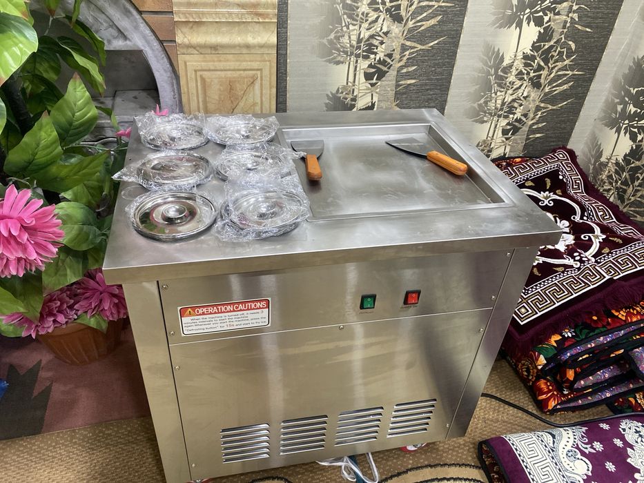 Muzqaymoq apparat (Ice roll machine) Ice roll yasaydigon apparqt. Yang