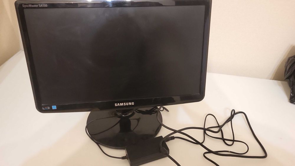Монитор 19" Samsung