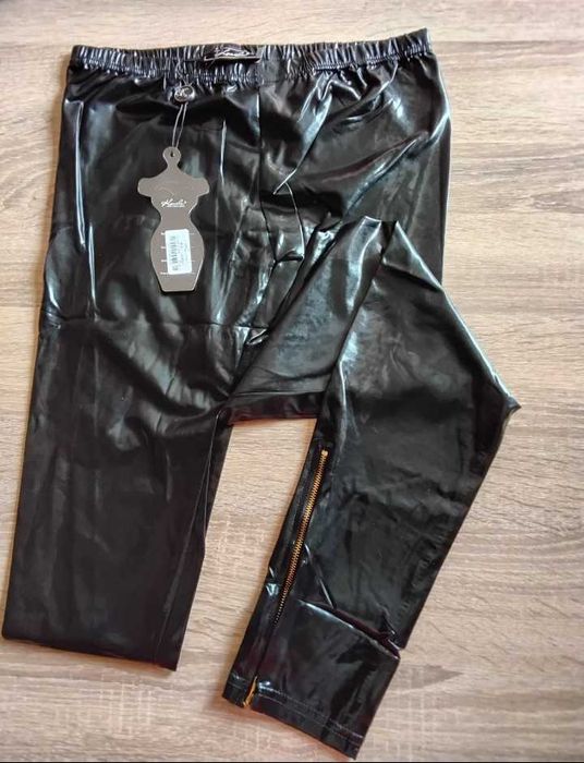 Черни еластични клинове, имитация на кожа, в размери M, L и L/XL