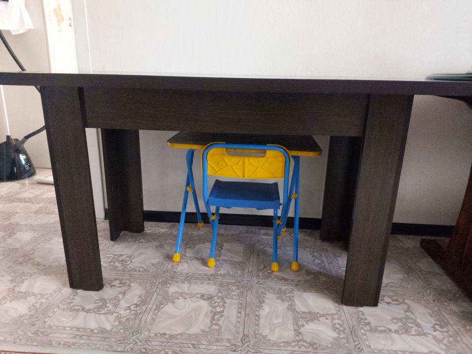 Кухонный стол ьу отлич состояние