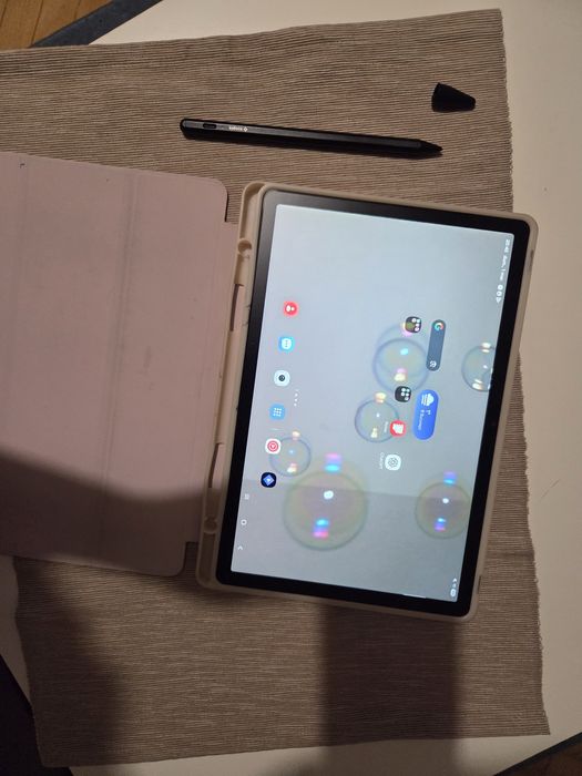 Table Samsung Galaxy A9+ 11 inci 4gb Ram 64gb Impecabila husa si pen