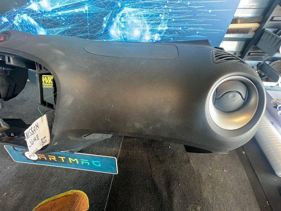 Арматурно табло Nissan Juke Нисан жук с капачка