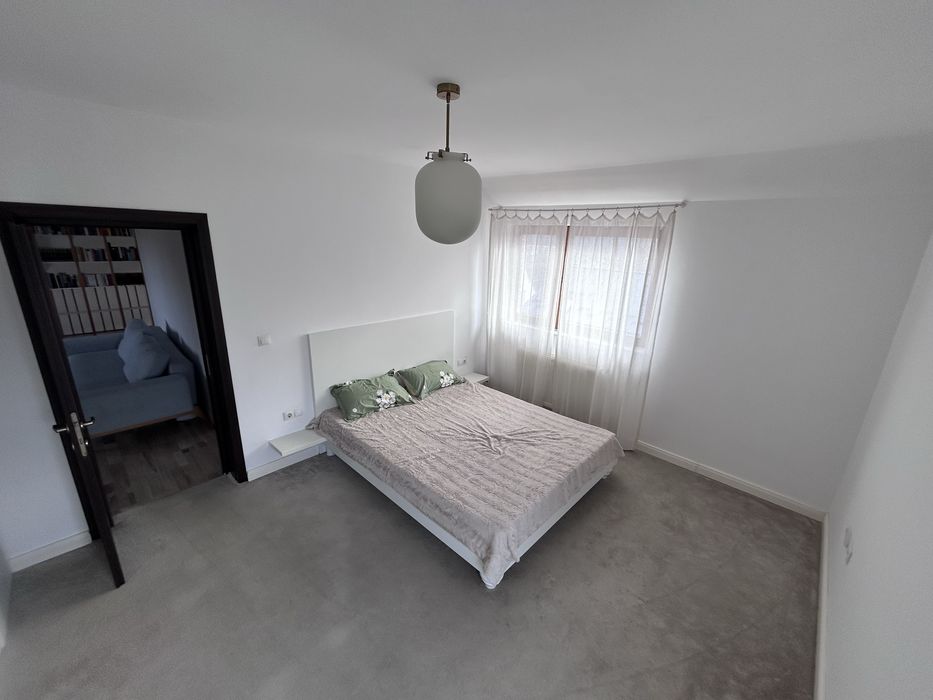 Inchiriez apartament in Zorilor, zona de case, curte