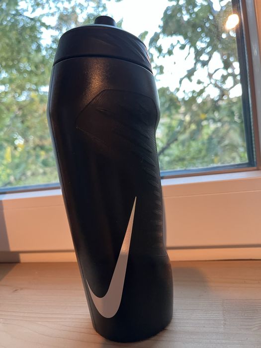 Детски шишета Nike, Tupperware, Yolo