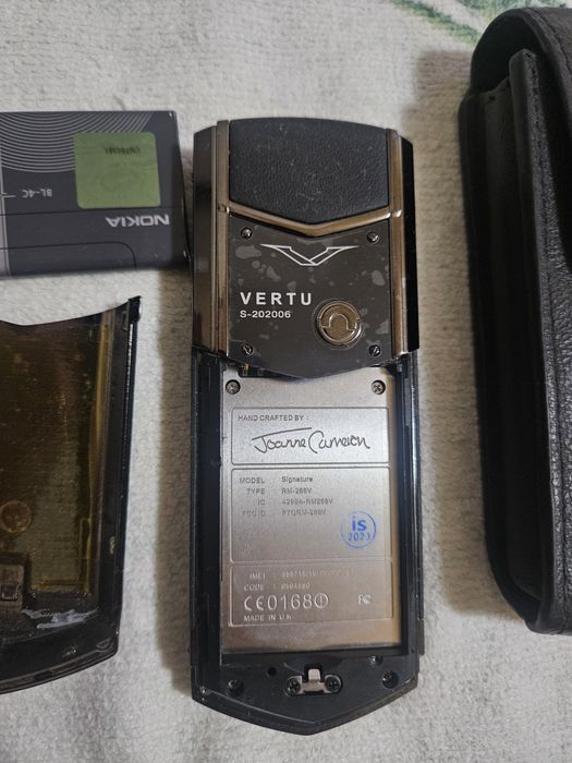 Vertu Slider (какNokia8800)