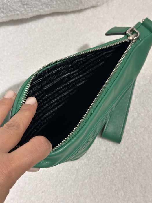 Кожаный клатч Prada