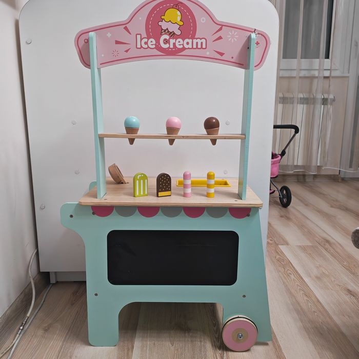 Щанд за сладолед, дървен