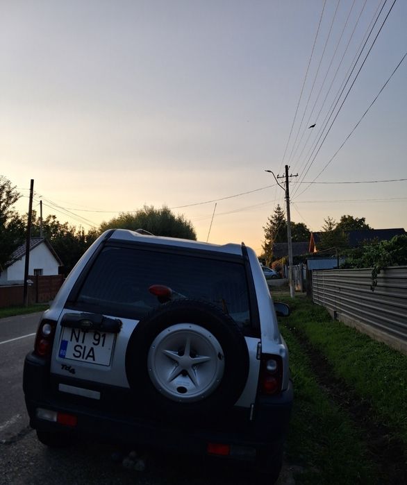 Vând Land Rover 1