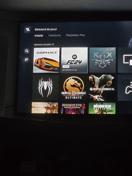Vând Consola PlayStation 5 Digital Edition (PS5) Slim, 825 GB+ 2 controlăre +contul de jocuri