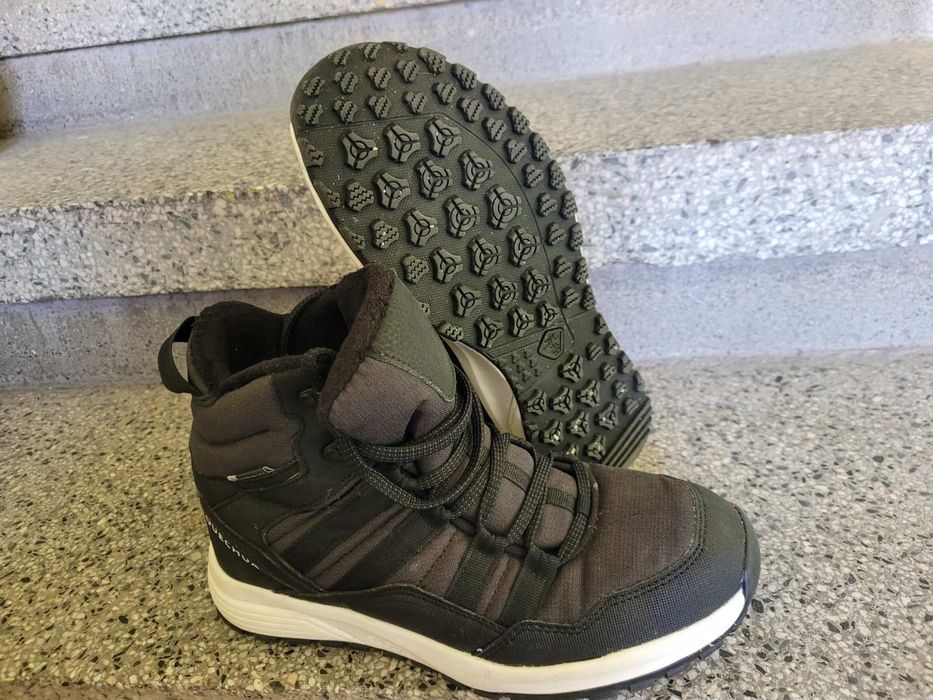 Продавам юношески боти