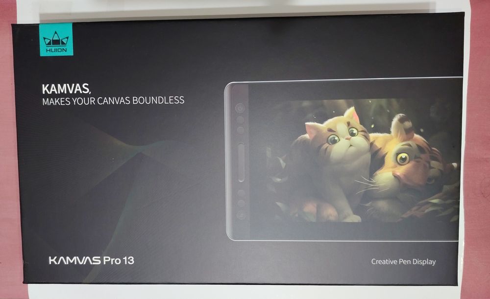 Графичен таблет Huion Kamvas Pro 13 с дисплей и писалка.